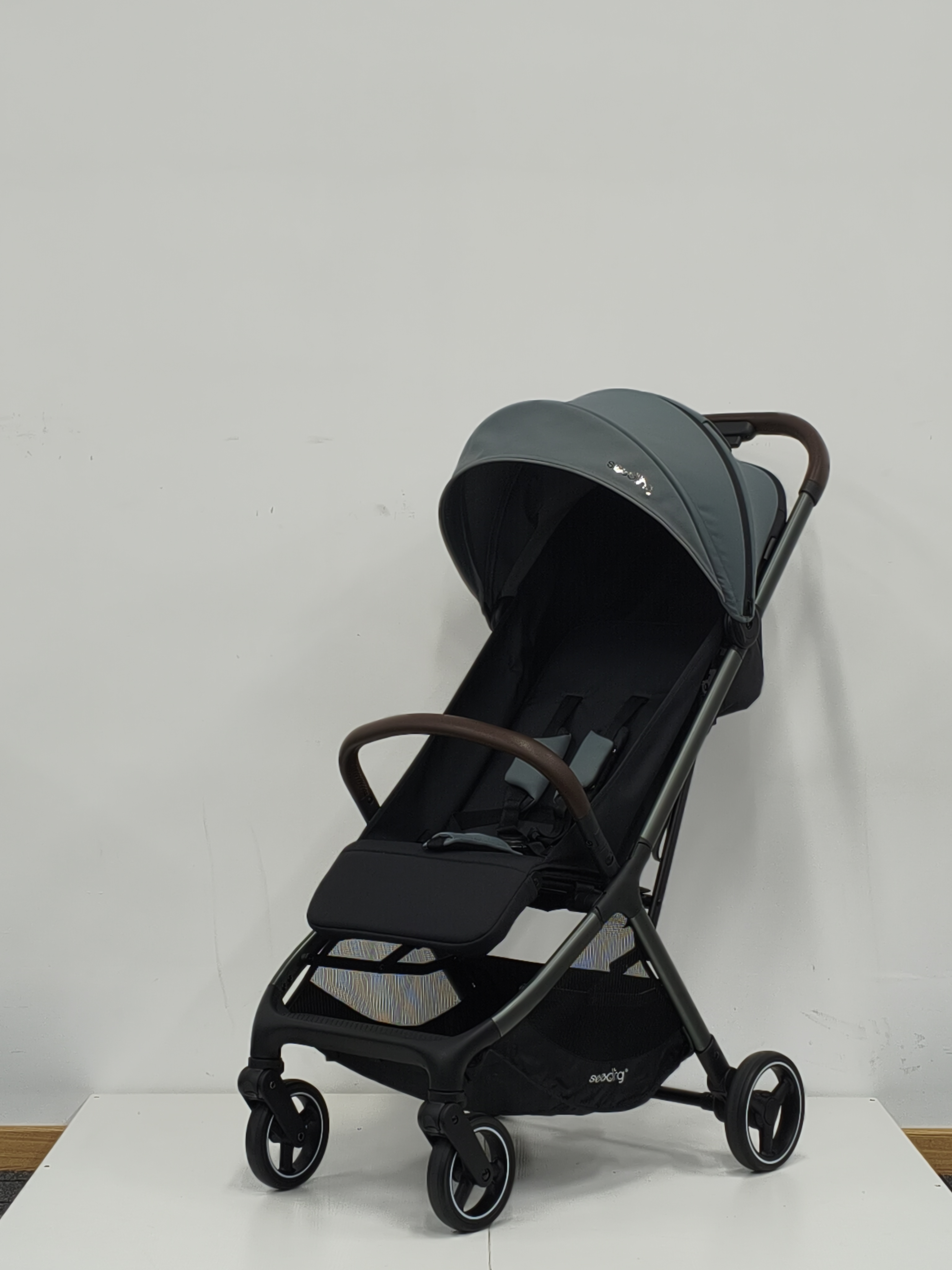T18 baby stroller