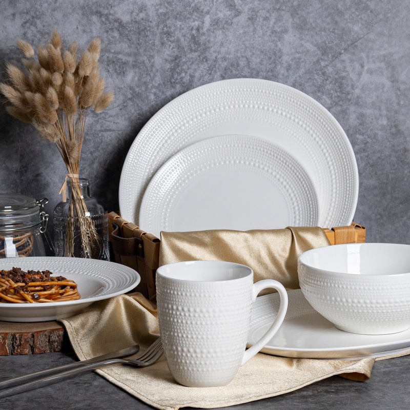 Classic English Style New Bone China Dinnerware – Elegant Table Setting