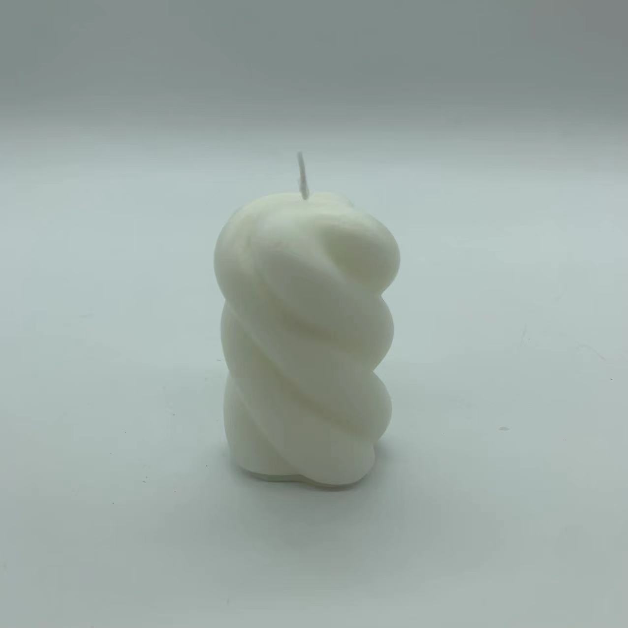 European Style Home Decoration Multilateral Cylindrical Twist Soy Wax Scented Candles