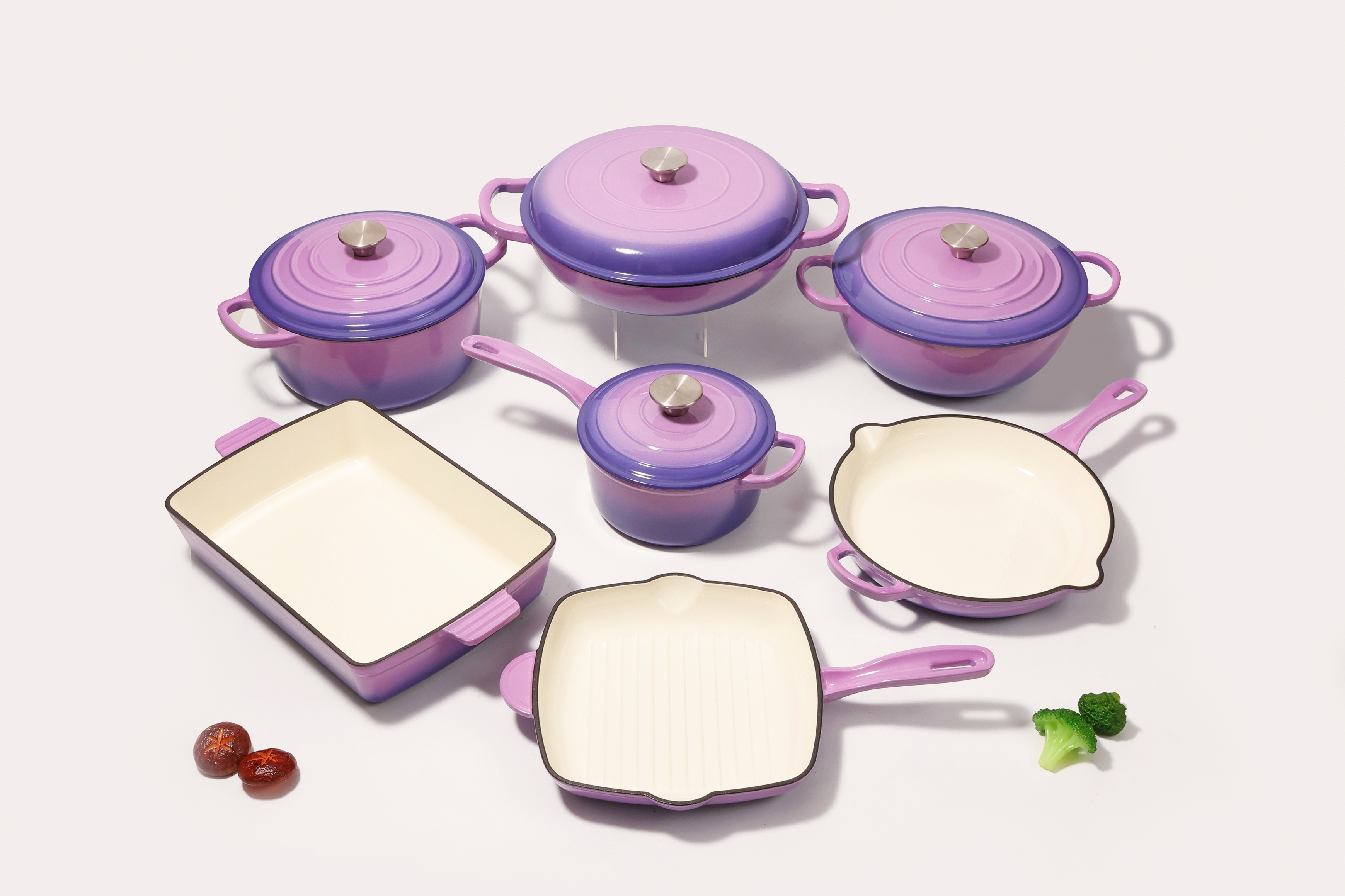 Cast iron cookware set