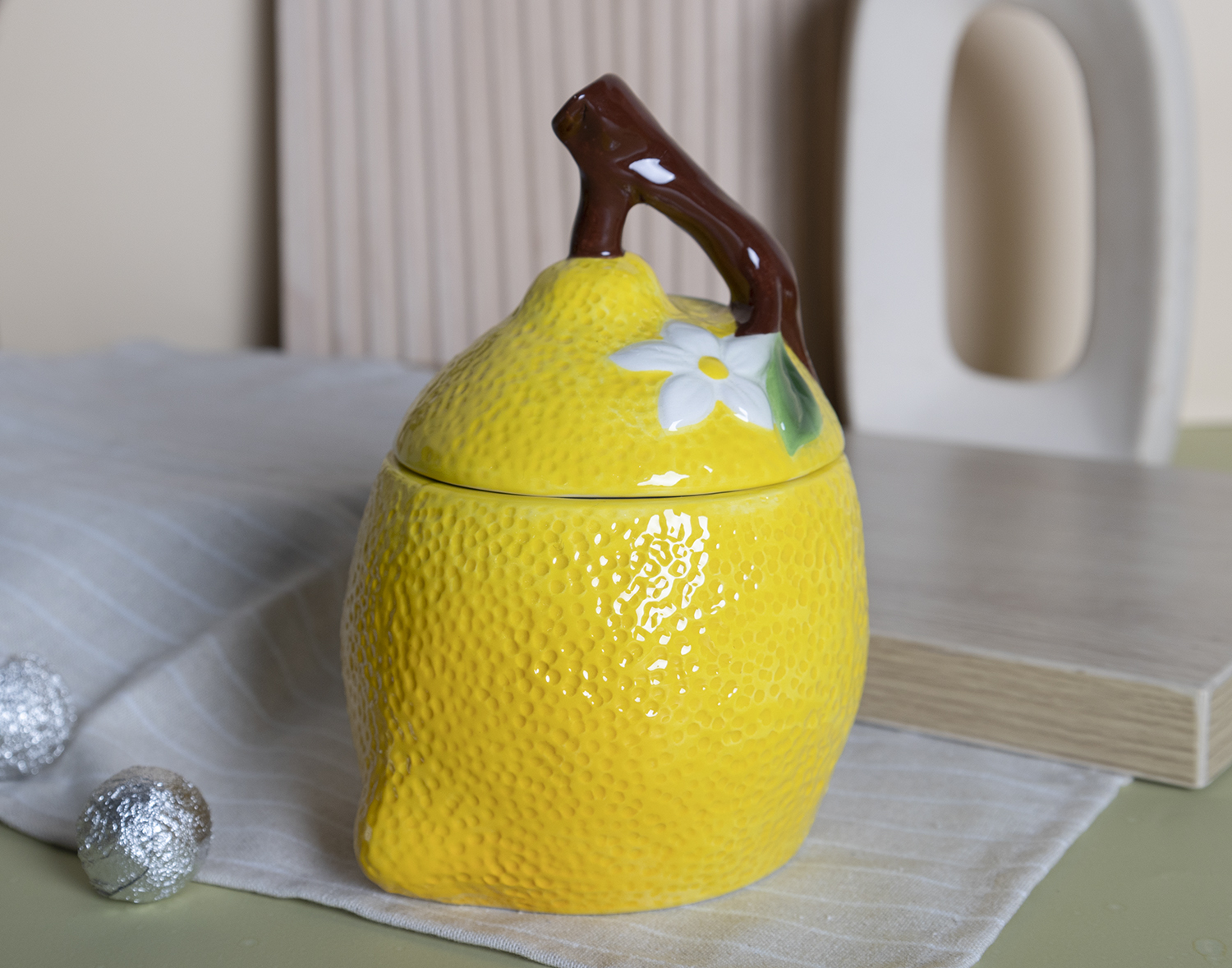 Ceramic Lemon - Shaped Storage Jar, Creative Fruit - Themed Canister for Kitchen & Home Decor