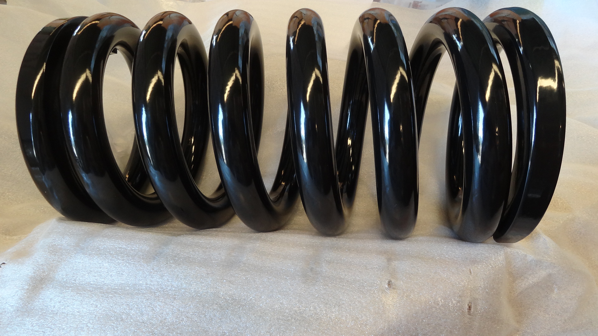 Compression spring, suspension spring