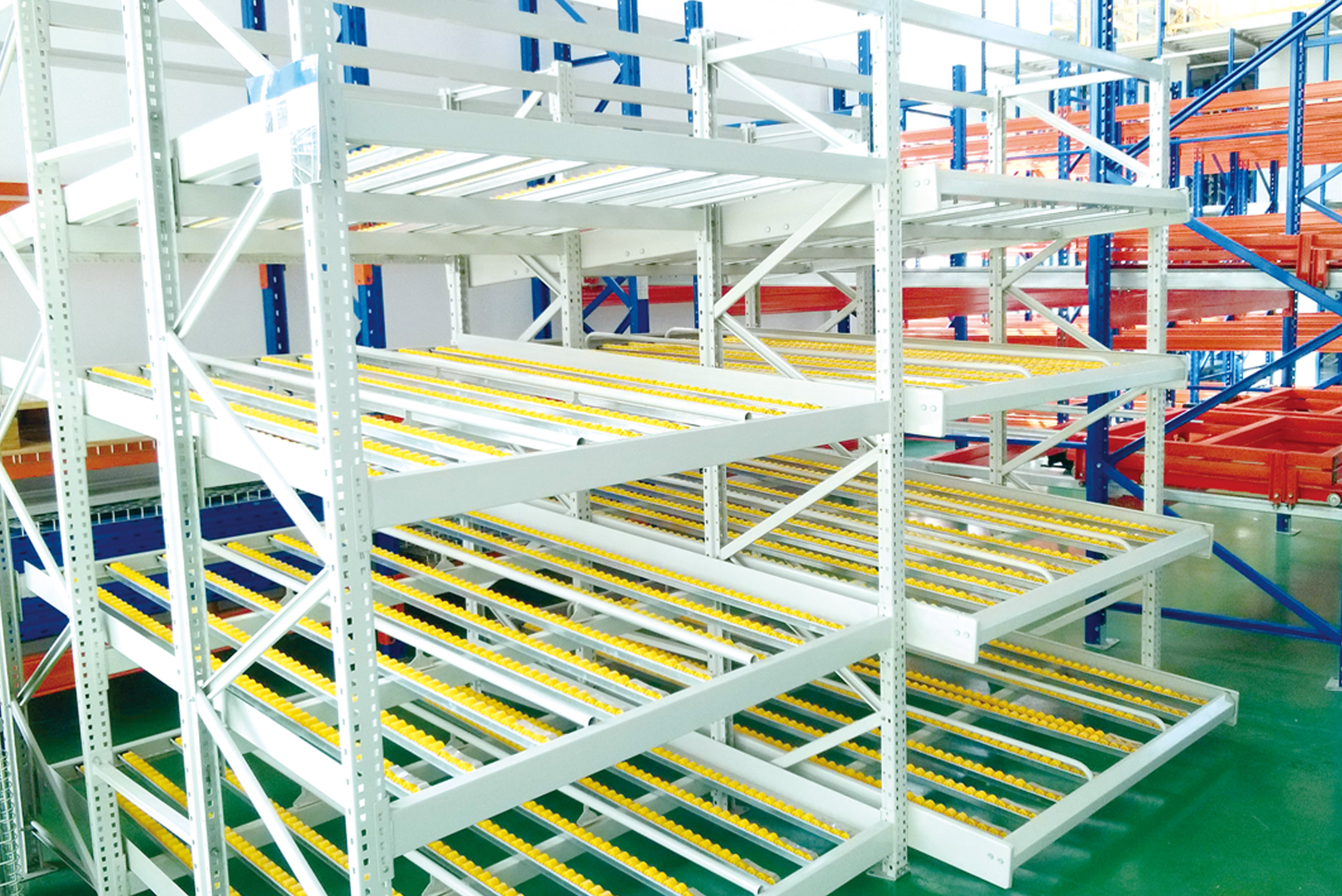 Satong fluent shelving