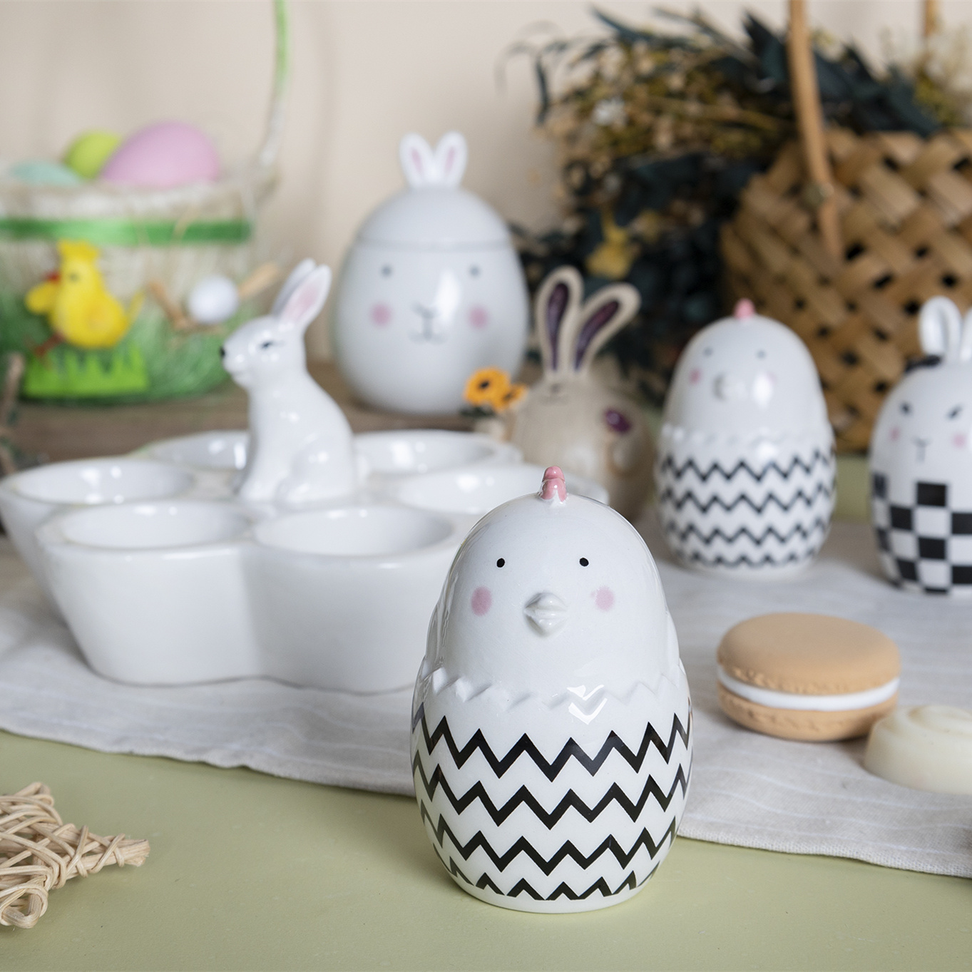 Easter-Themed Ceramic Sugar Jar with Lid Cartoon Rabbit Egg Pattern Home Kitchen Storage Container