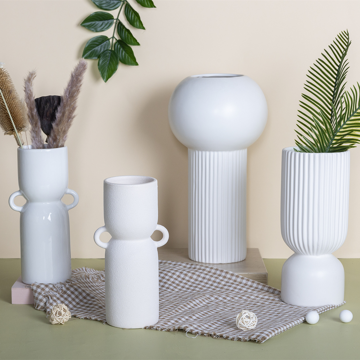 Happy Go Ceramic Vase Sturdy and Elegant for Home Furniture Decoration Classic Tabletop Vase