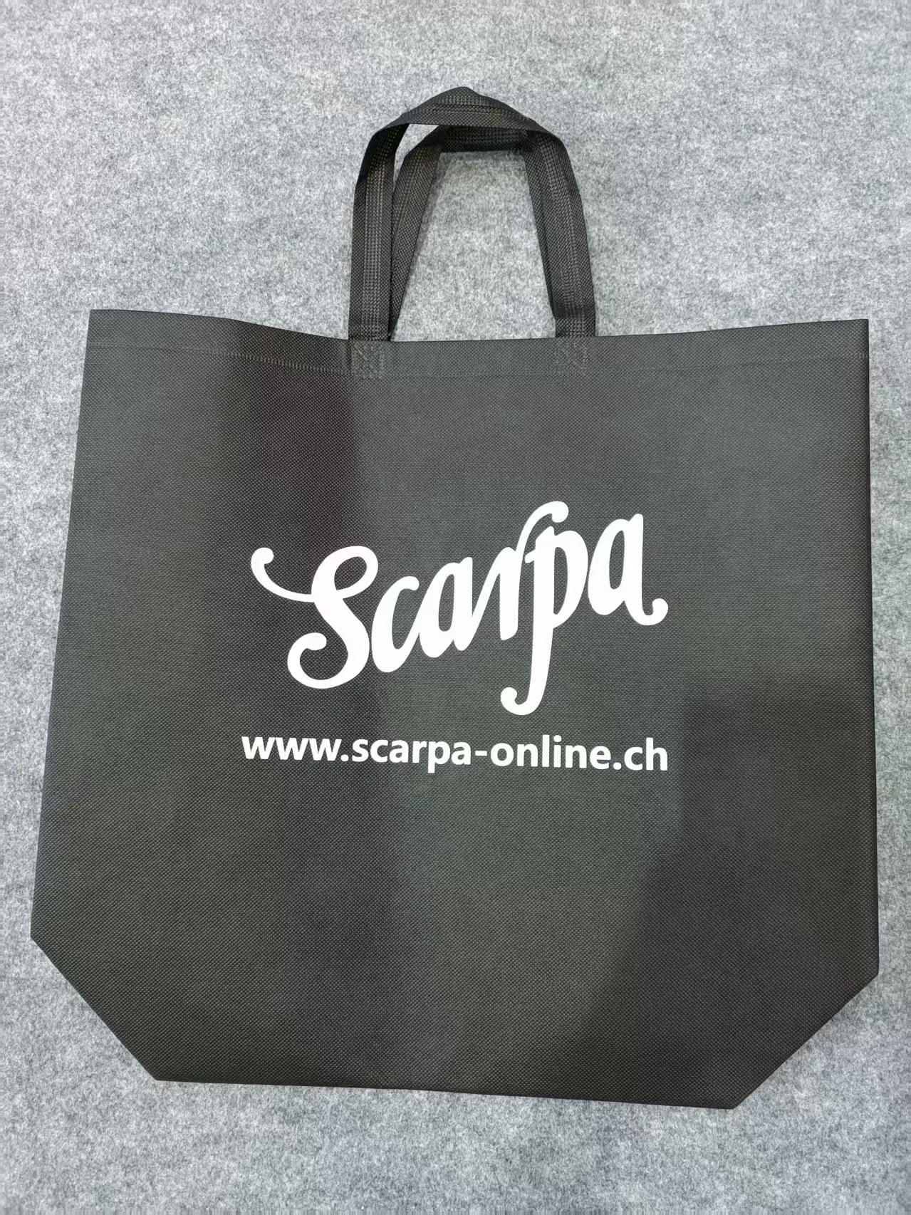 Non-woven shopping bag