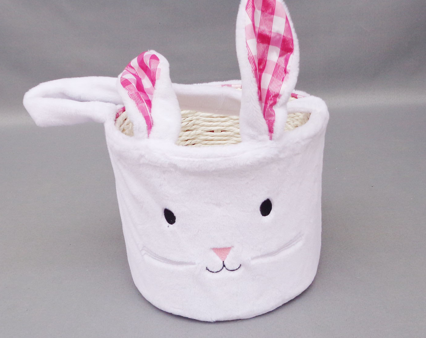Paper rope basket with rabbit cover