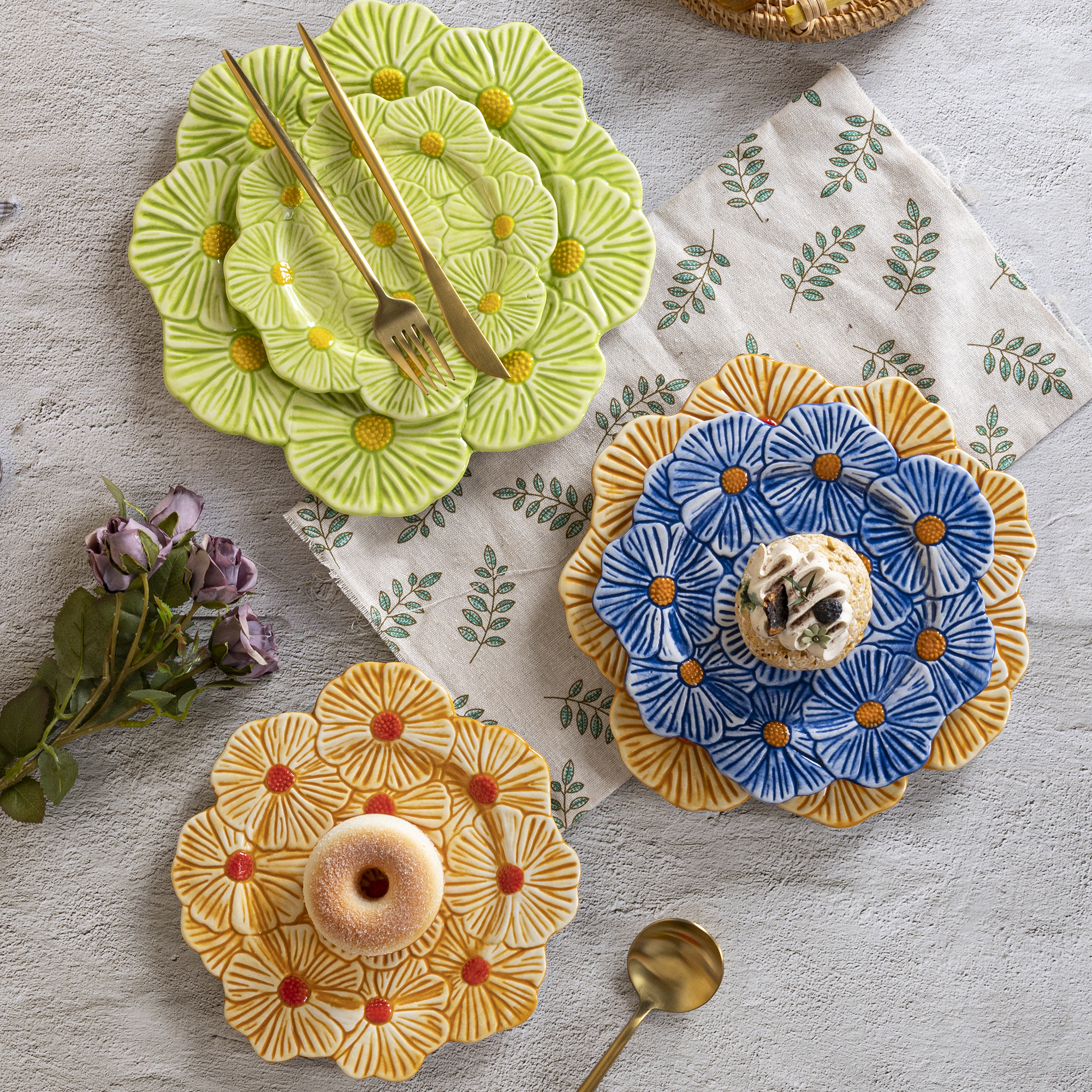 Flower Pattern Ceramic Dining Plates Multi-purpose Plates for Desserts and Salads Tableware