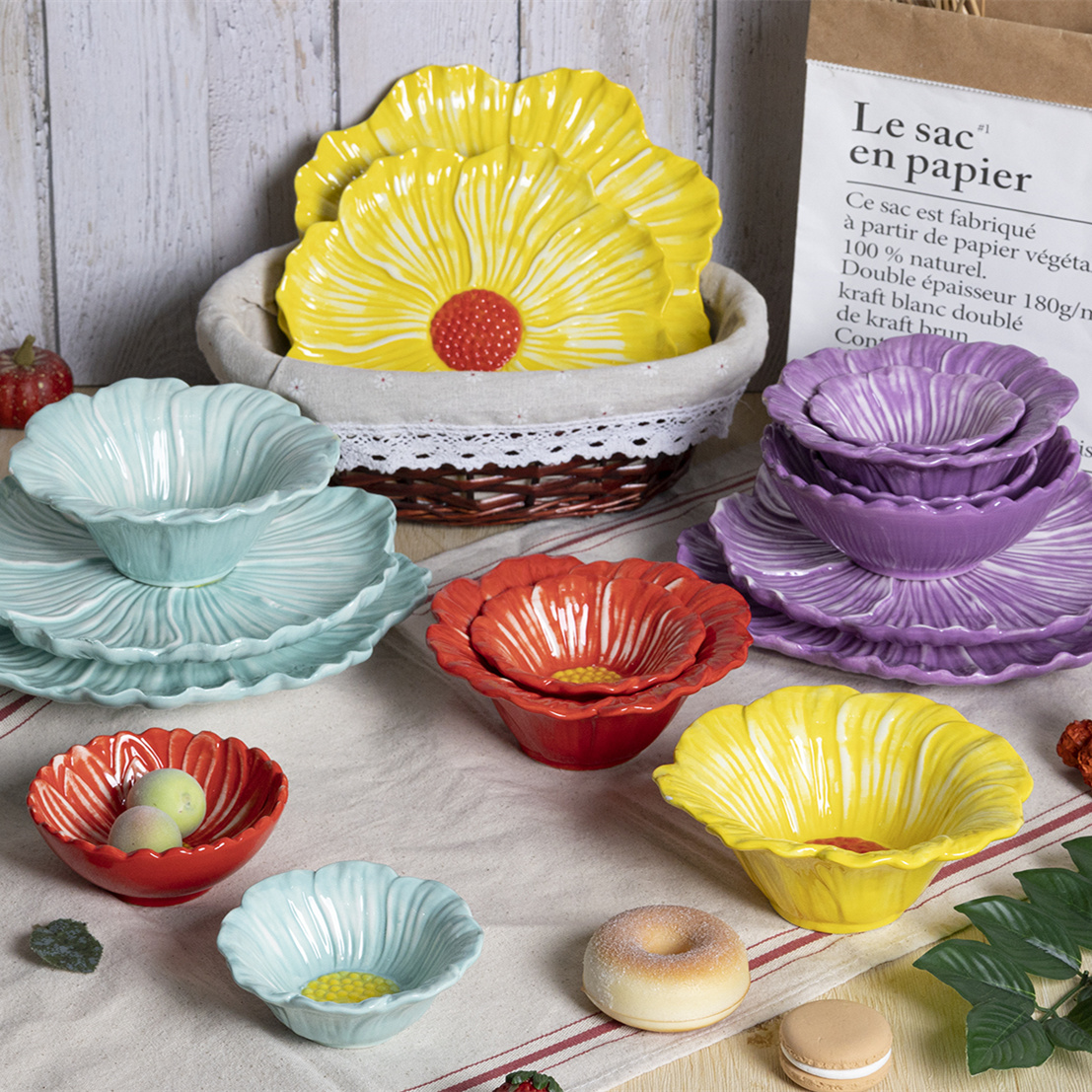 Ceramic Tableware Flower designed with Circular Stamens Suitable for Desserts and Daily