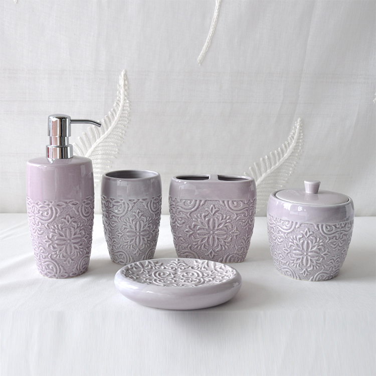 Custom Ceramic Hotel and Home Bathroom Accessories Soap Dispenser Set With Tray Toothbrush Holder