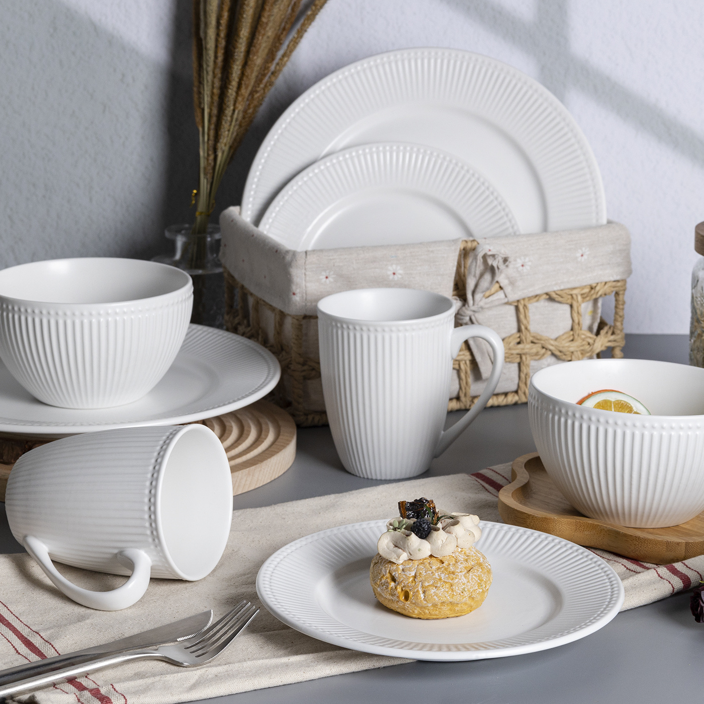 Happy Go Porcelain Tableware Set with Embossed Multiple Collocations Showcasing Minimalist Style