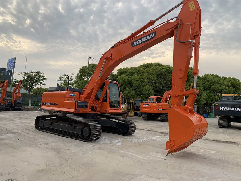 Doosan DX300 Excavator