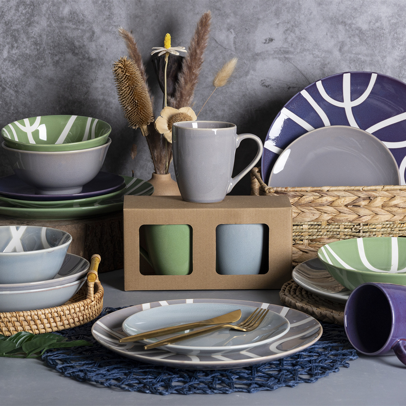 Happy Go Porcelain Tableware Dinner Set 16/18 Underglaze Printing with Reactive Glaze Abstract Lines