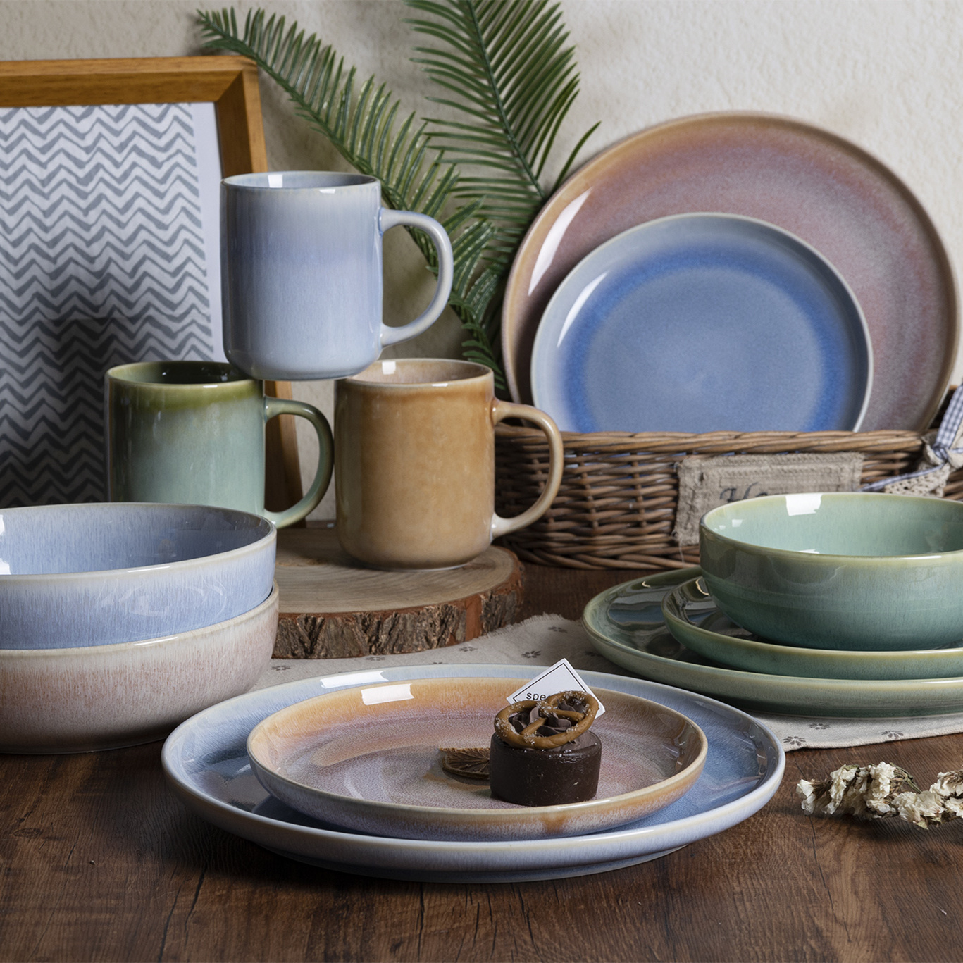 Happy Go Porcelain Dinnerware & Tableware Set Reactive Glaze Craftsmanship for Spring and Summer