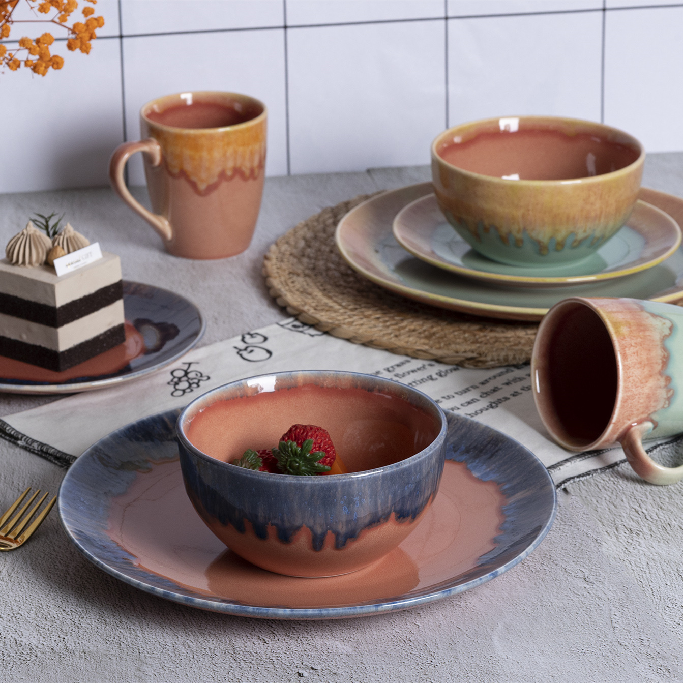 Happy Go Porcelain Dinnerware&Tableware Set: Reactive Glaze Craftsmanship Imitates Natural Patterns