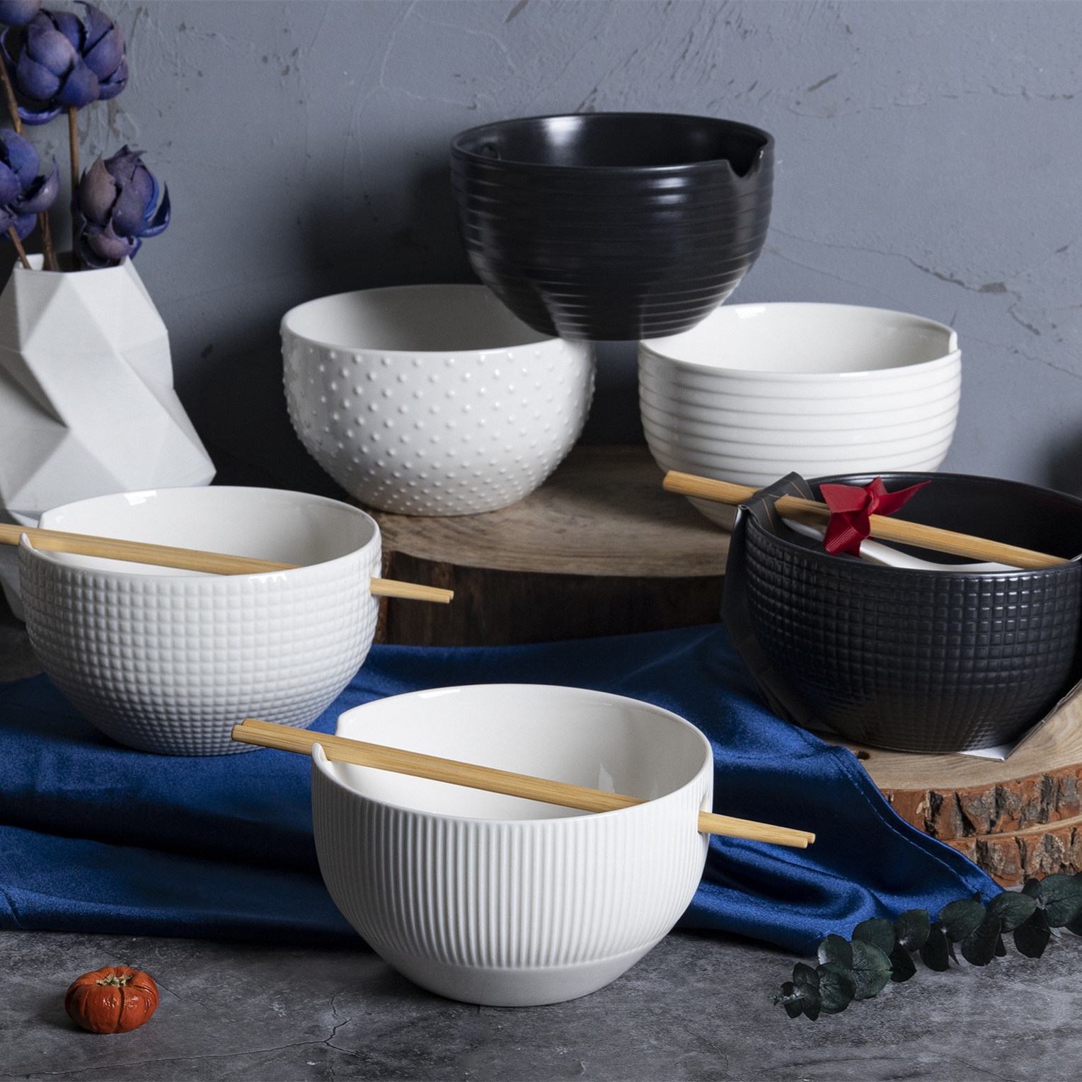 Happy Go Black White Embossed Noodle Bowl Tableware Unique Chopstick Slot Design Simple & Stylish