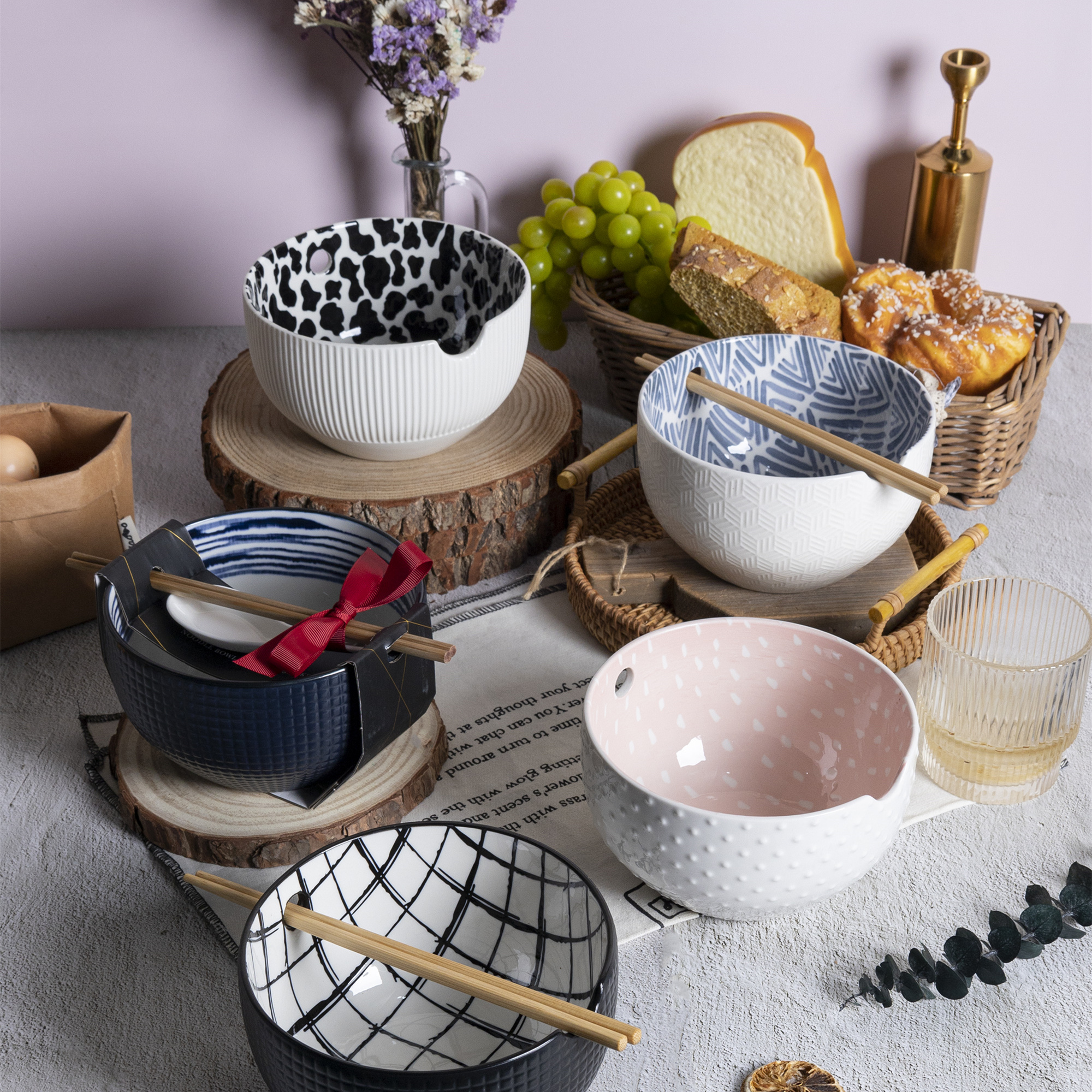 Happy Go Noodle Bowl Tableware Embossed Porcelain combined with geometric color-block printing