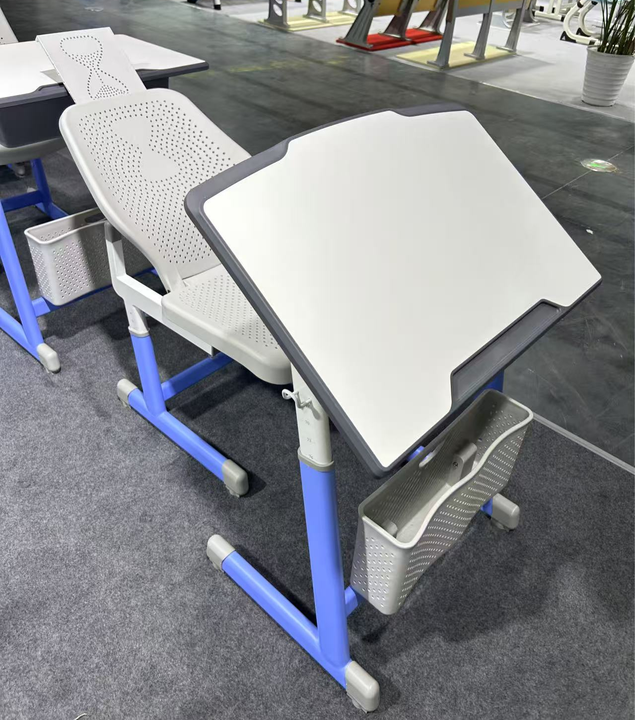 Lunch break desks and chairs (Desk + Chair)