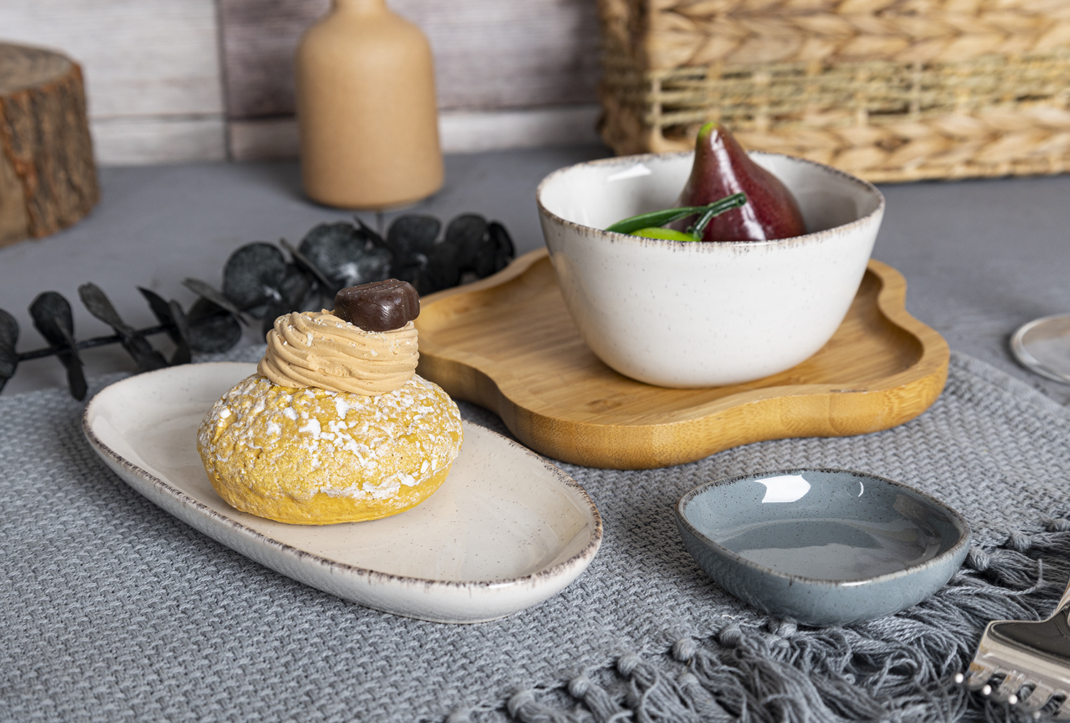Happy Go 18.7*9cm Large Plate Reactive Glaze With Sesame Dots And Reactive Glaze Rim