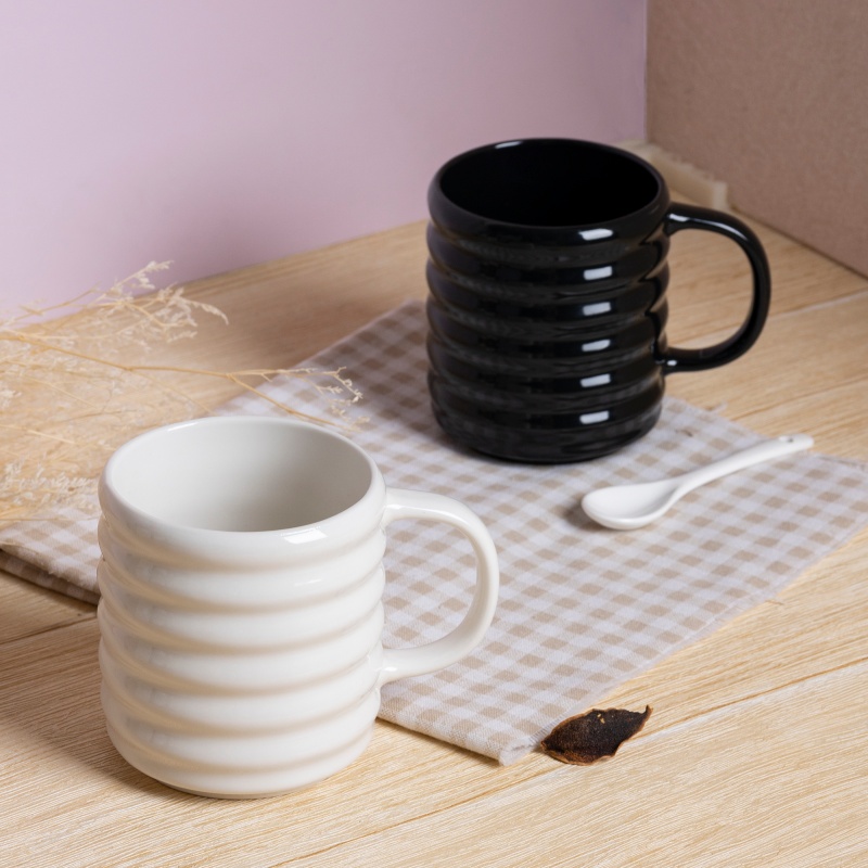 15.5oz Modern Ripple Ceramic Mug, Black & White Minimalist Coffee Cup with Ribbed Texture
