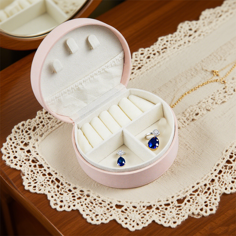 Mini jewelry box