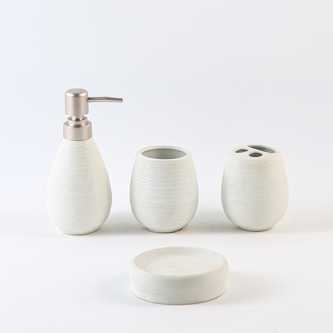 Ceramic bathroom set