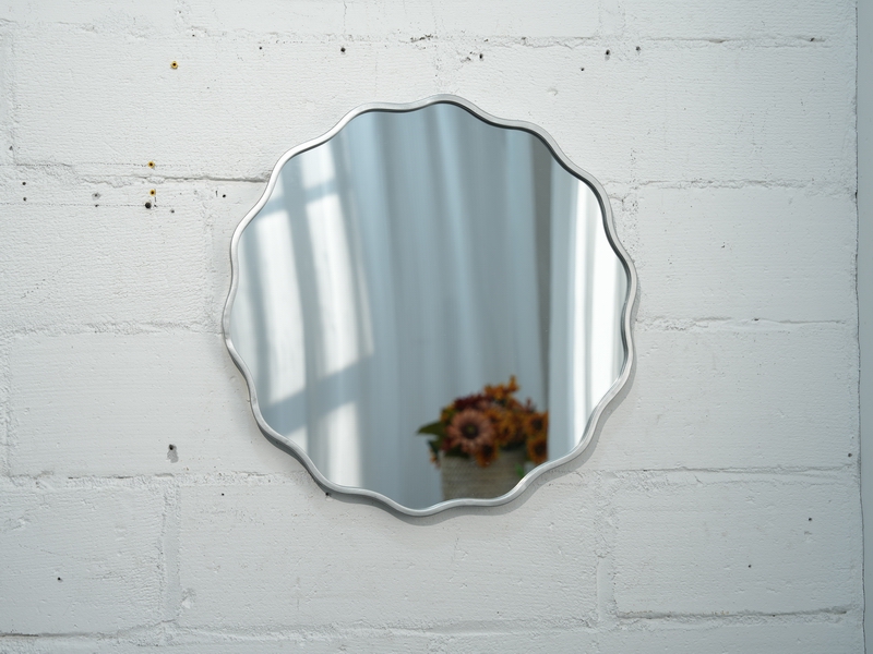 Silver Metal Scalloped-edge Circular Wall-mounted Mirror wall mirror