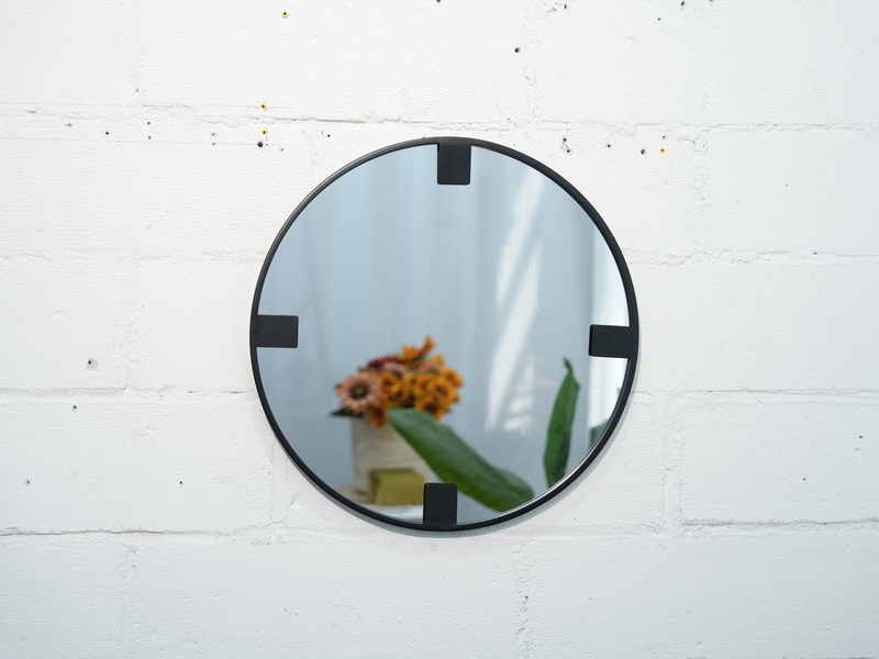 Black Metal Four-clip Circular Wall-mounted Mirror