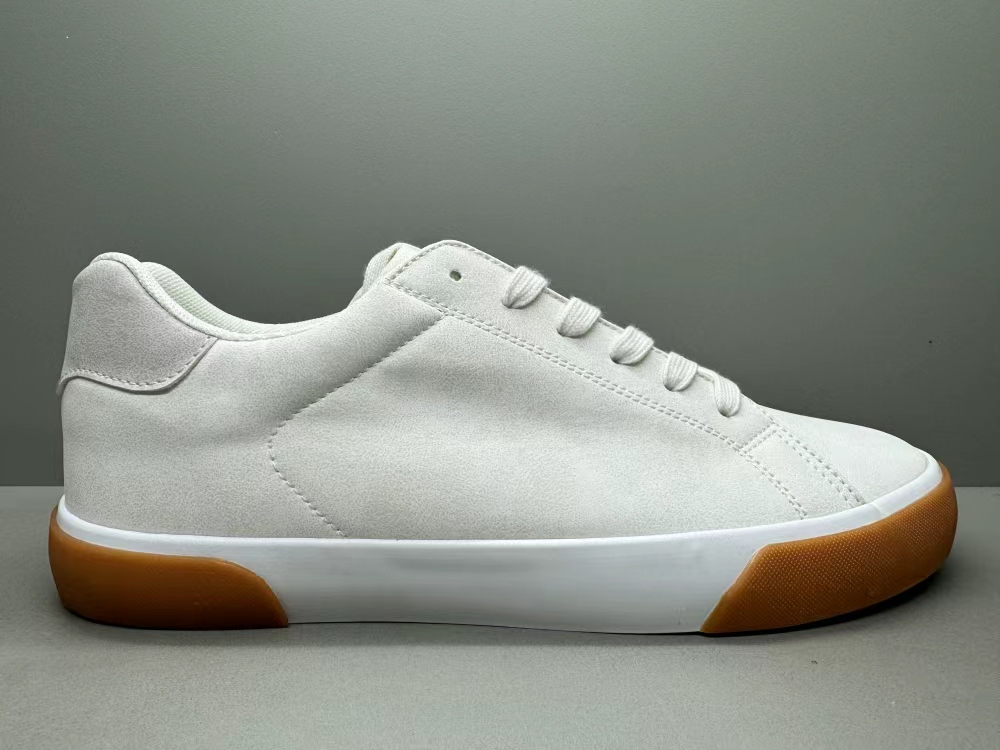 Skateboarding shoes