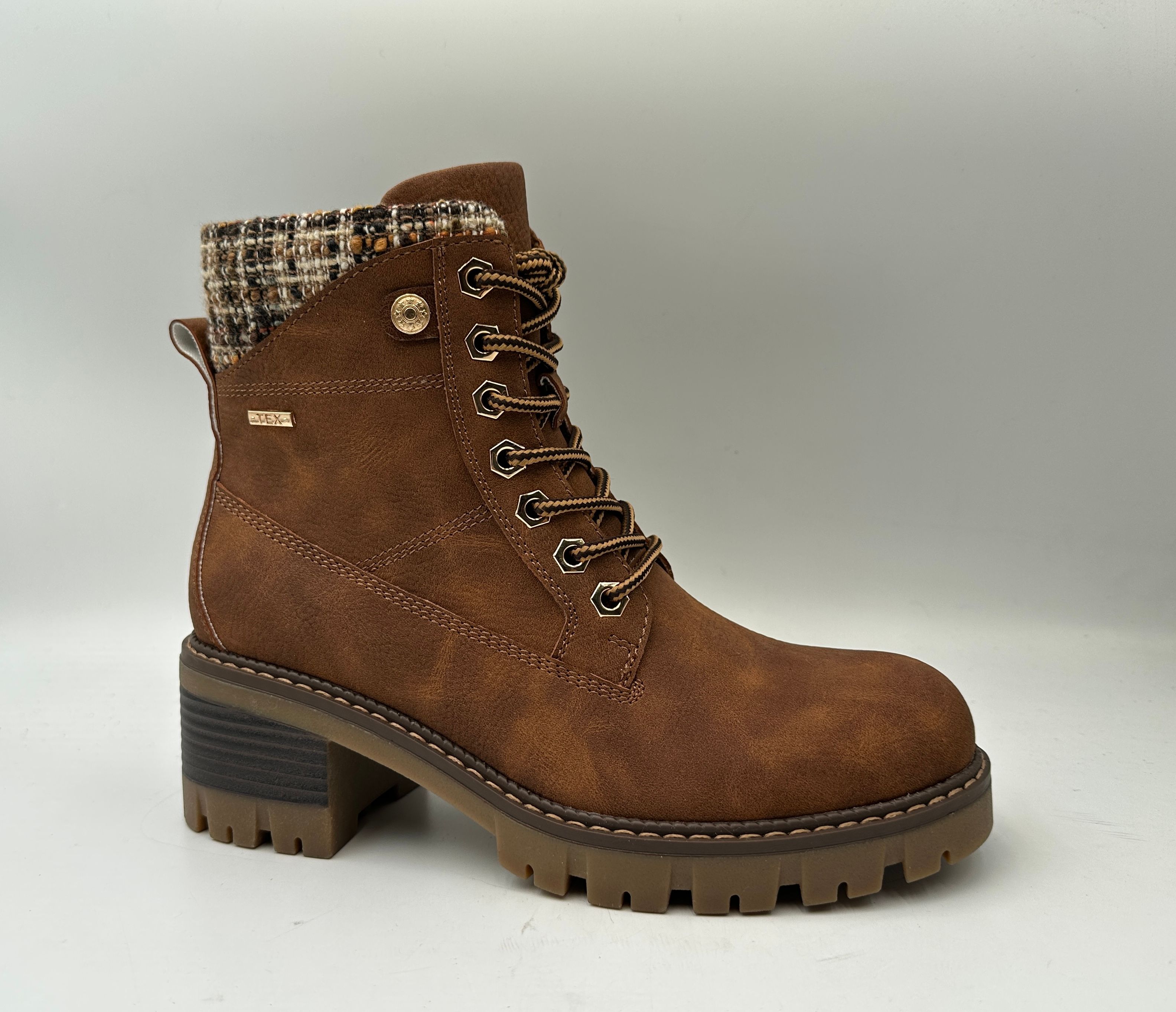 Ladies' shoes