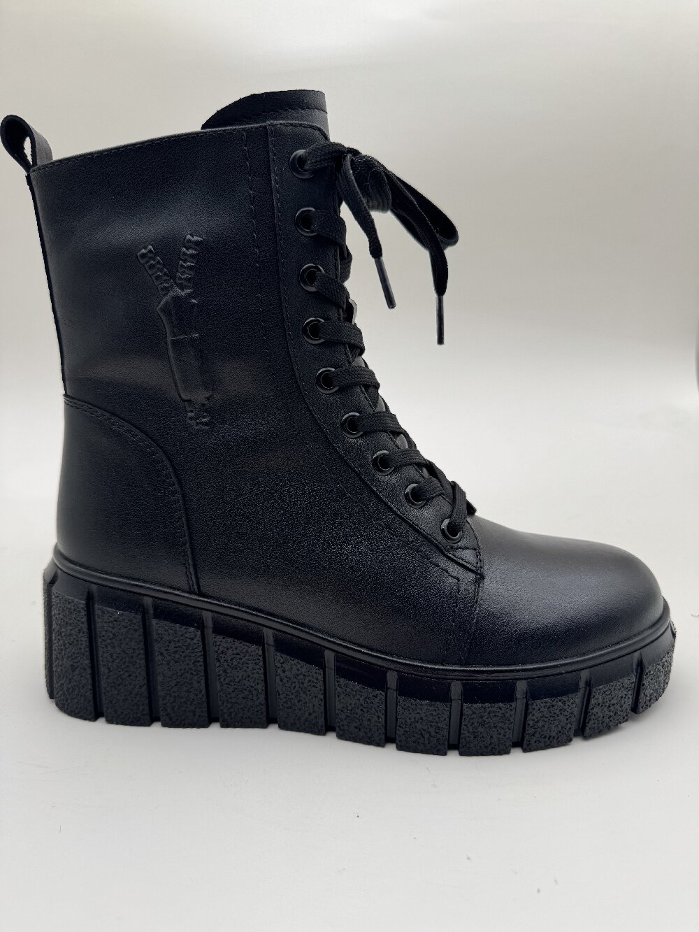 Lady leather shoes