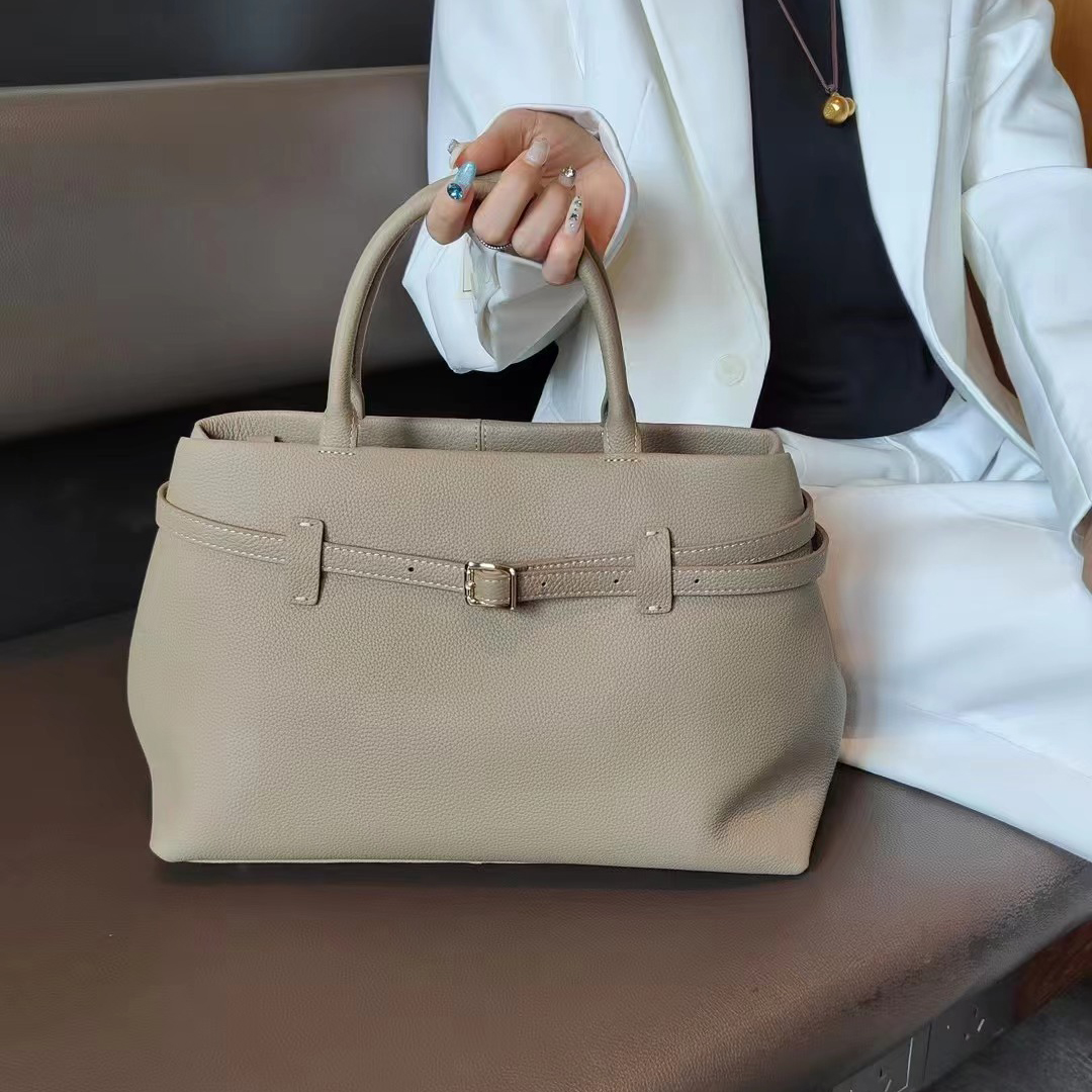 Guangzhou wholesale factory high-quality crossbody bag large capacity durable popular cowhide bag