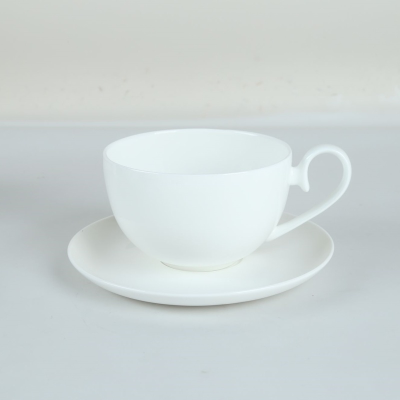 Happy Go 16oz Cup & Saucer（saucer 17.5cm) Bone China