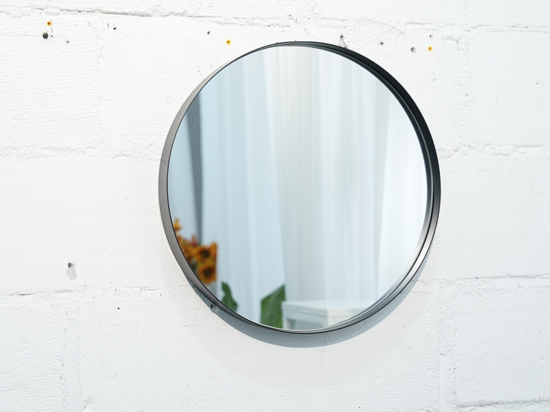 Black Wide-border Circular Wall-mounted Mirror