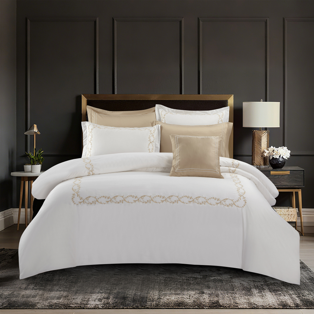 Embroidery comforter set