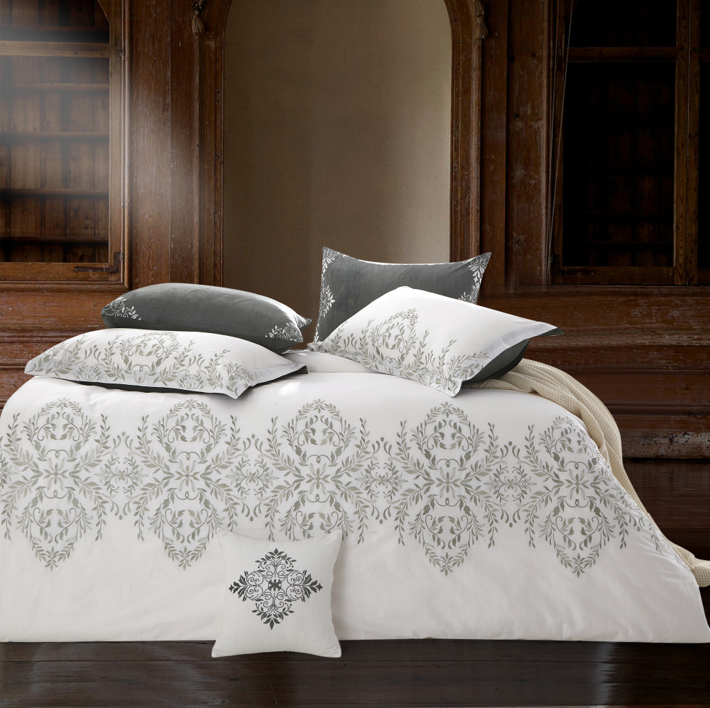 Embroidery comforter set