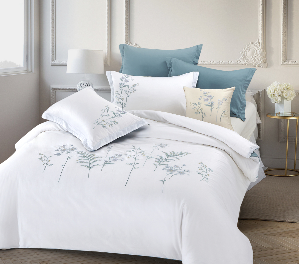 Embroidery comforter set