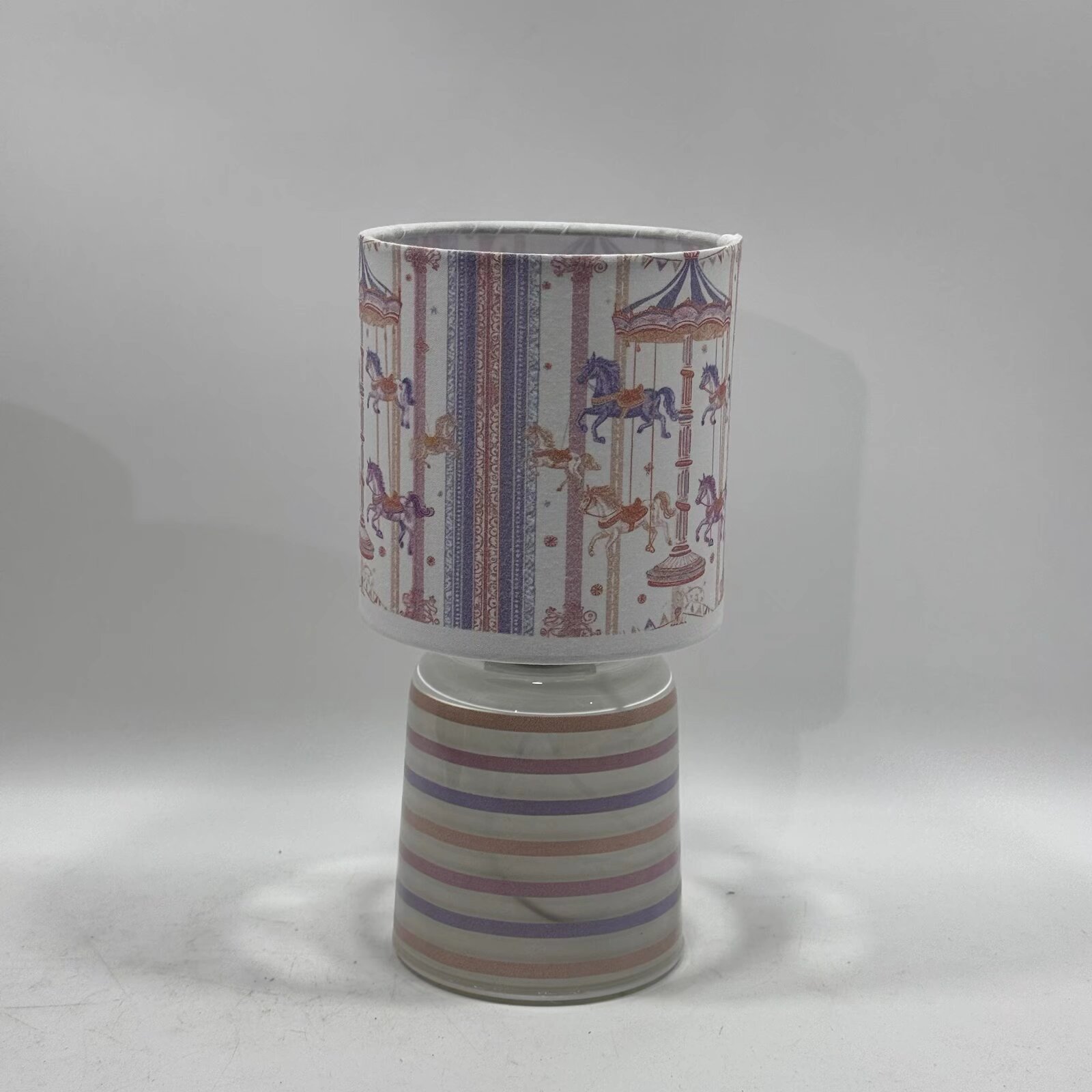 Warm carousel low-voltage lamp