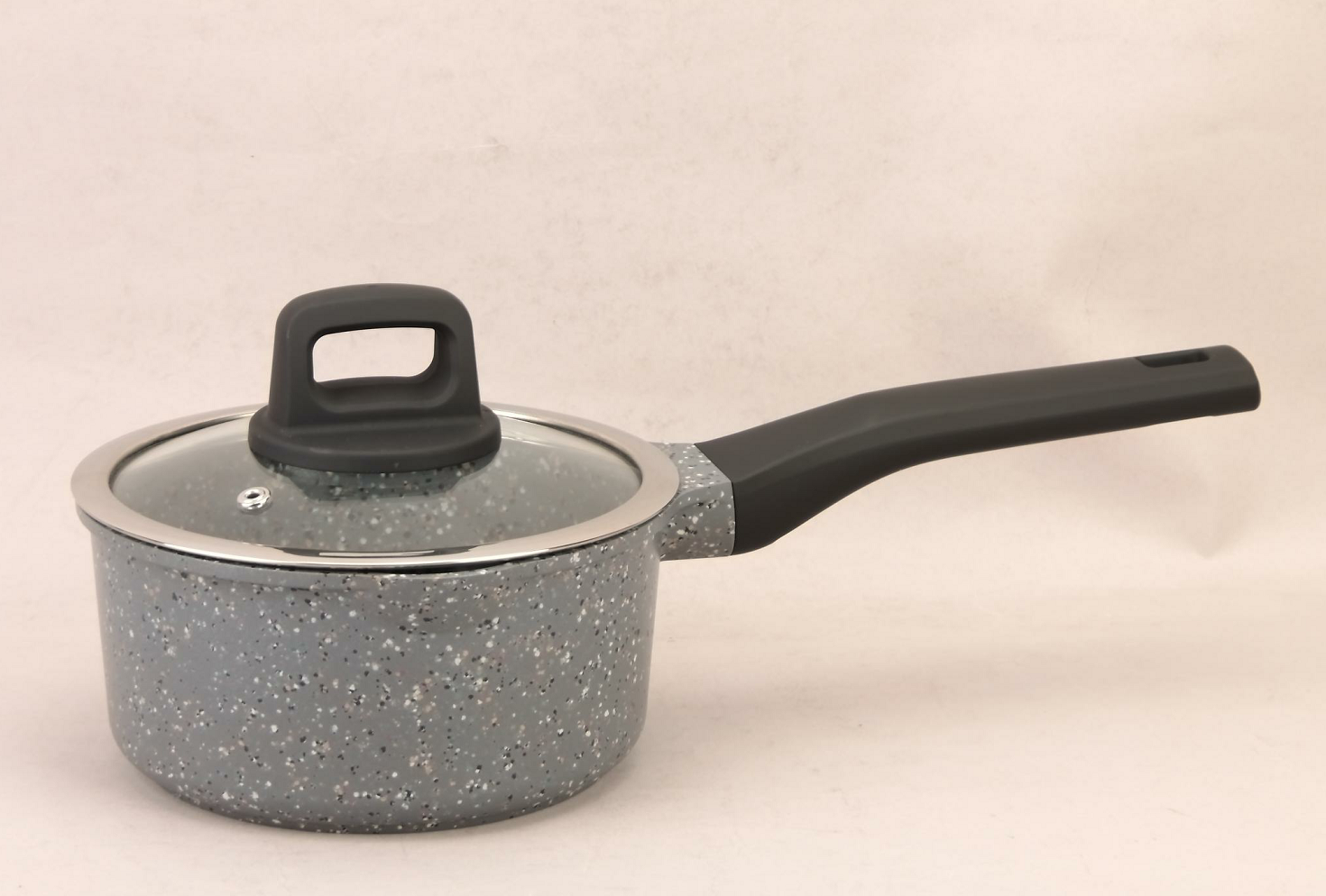 Die cast aluminum sauce pan