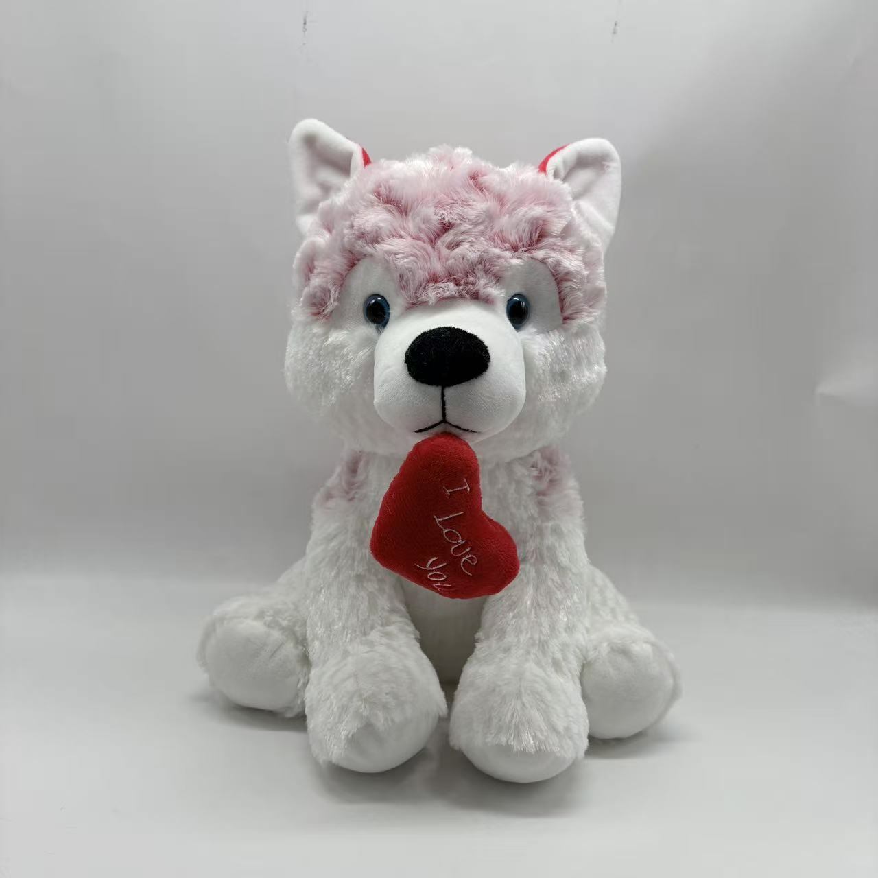 Plush toy，husky with a heart -shapedin its mouth