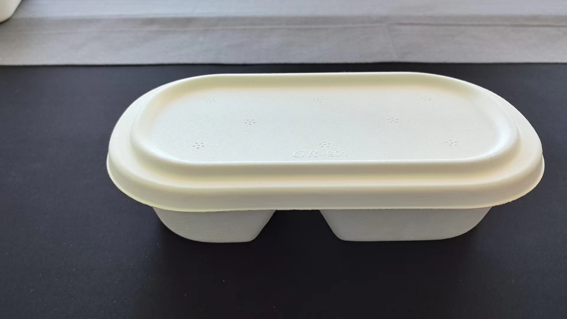 800 tow compartment lunch box