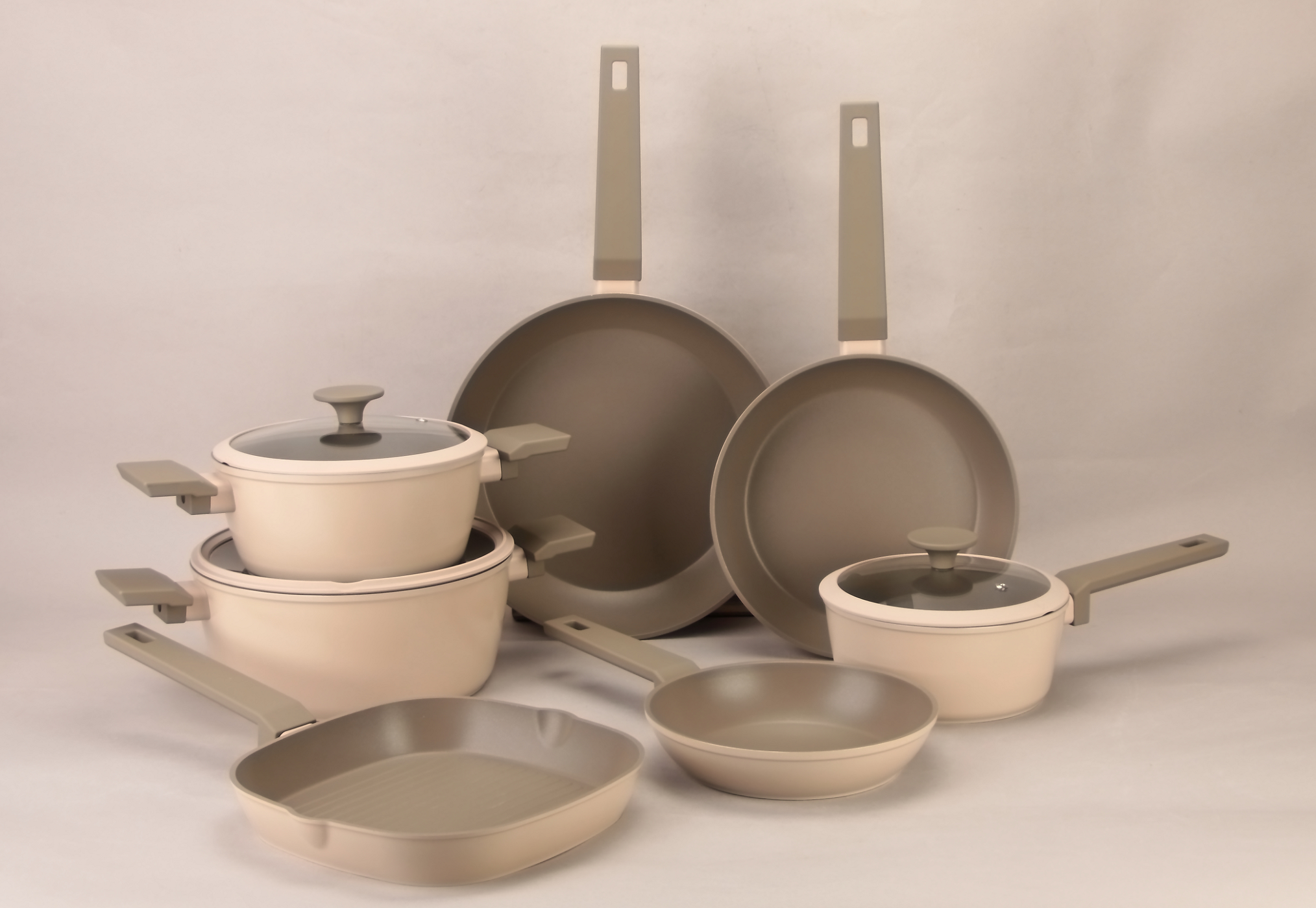 Forged aluminum cookware set