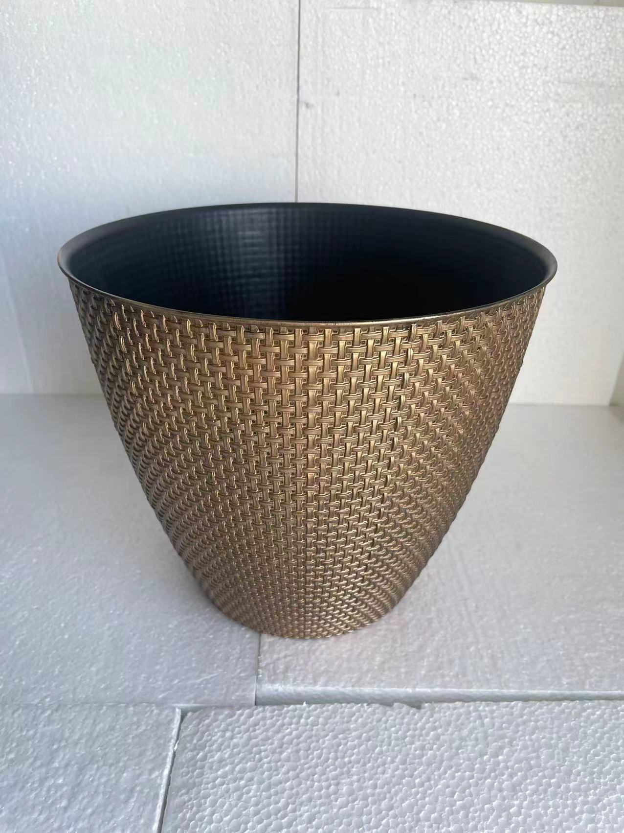 Plastic planter