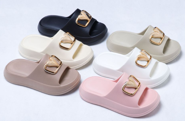 Slippers; slip-on slippers;WOMAN slippers