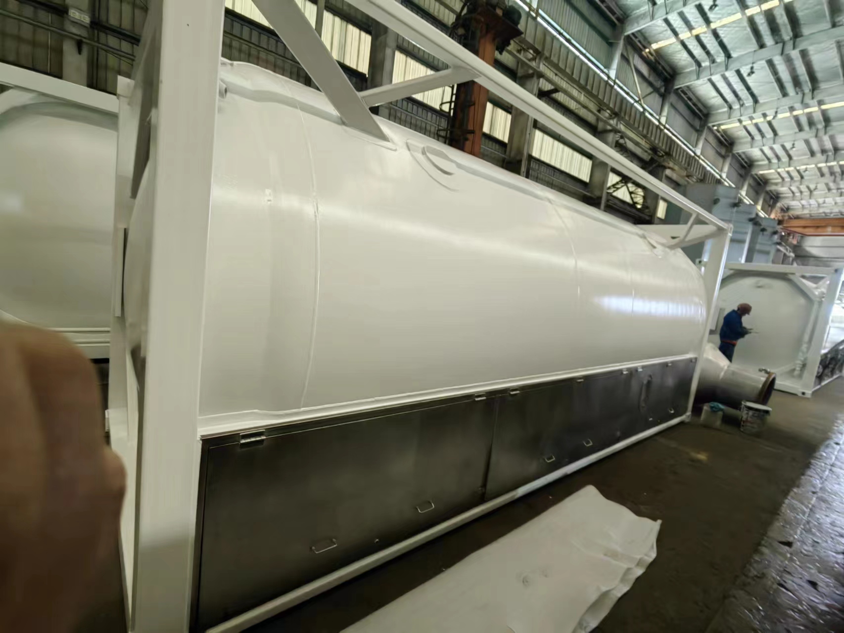 Cryogenic iso tank, cryogenic containers