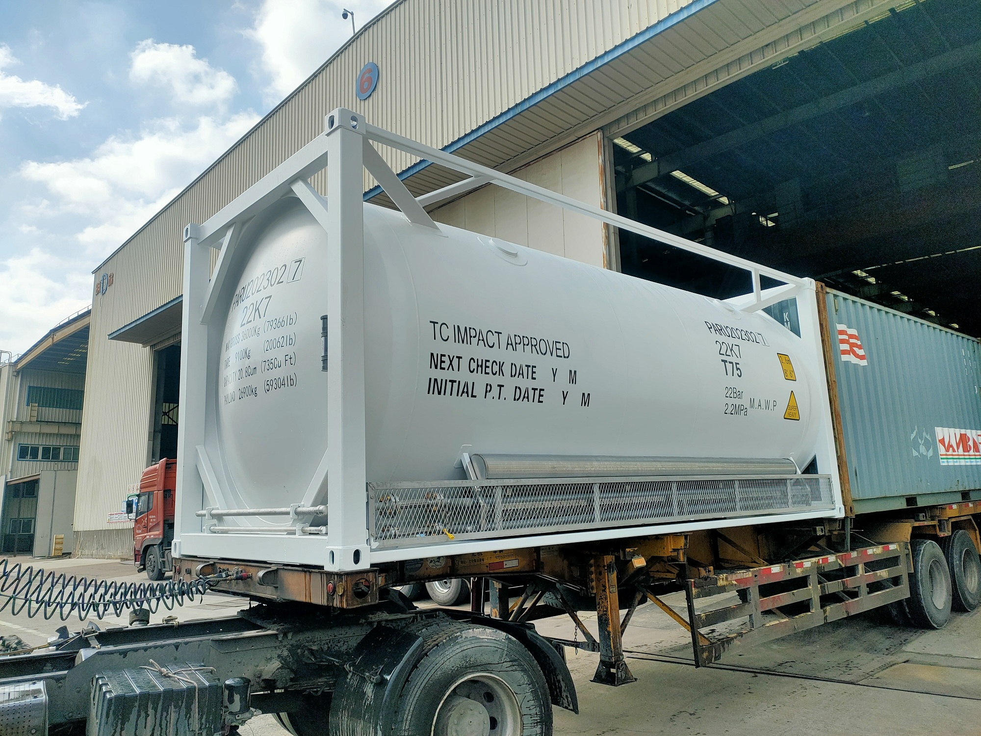 Liquid nitrogen container, new and used tank containers