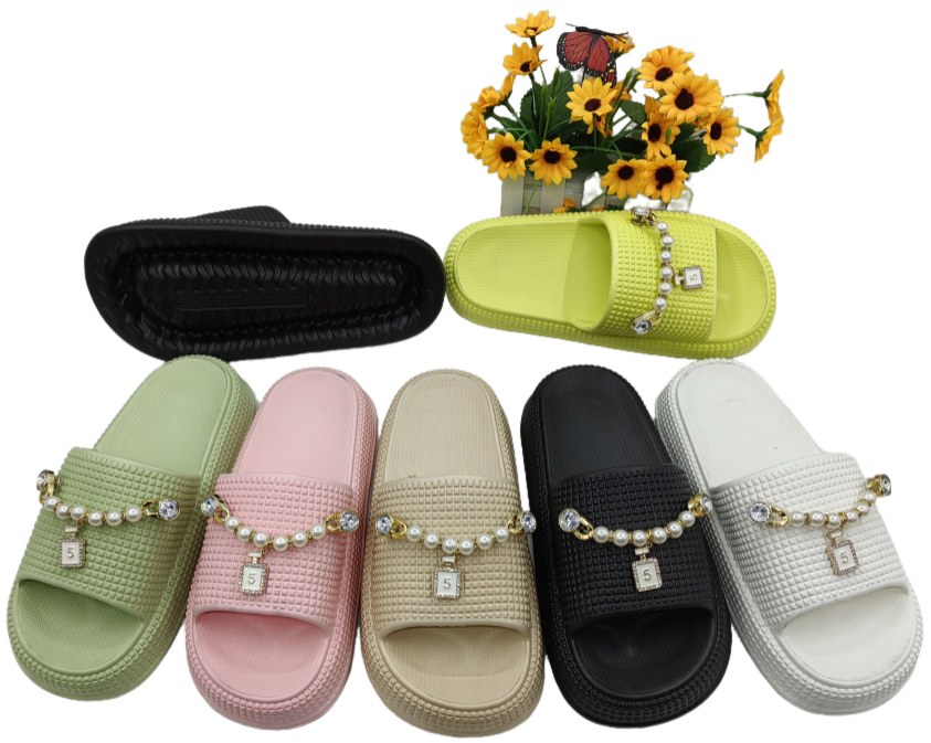 Slippers EVA slippers slip-on slippers ，soft slippers,woman slippers