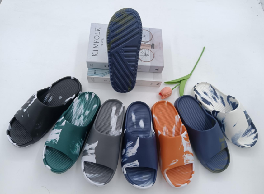 Slippers EVA slippers slip-on slippers ，soft slippers