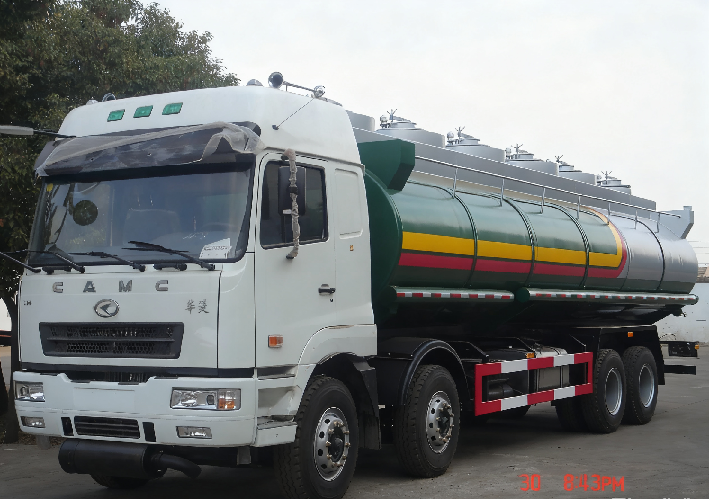 Large - Capacity Composite Oil Tank Truck