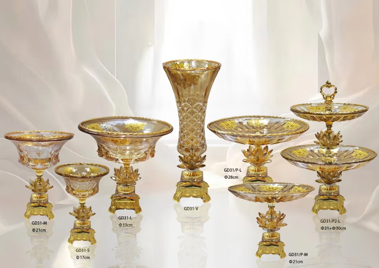 Dinner table glassware